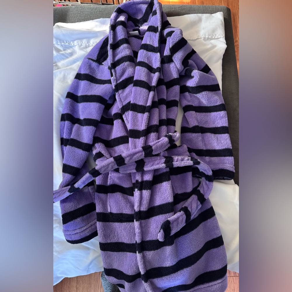 Joe Fresh Girls purple and black fluffy robe size 10-12